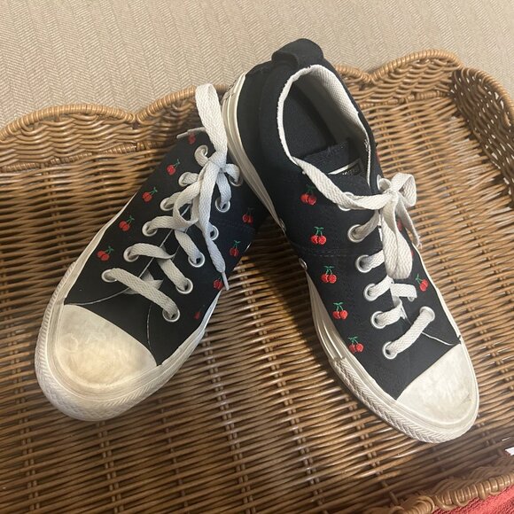 Women's Converse Chuck Taylor All Star Madison OX Cherry Sneakers US Size 9 - Picture 1 of 4